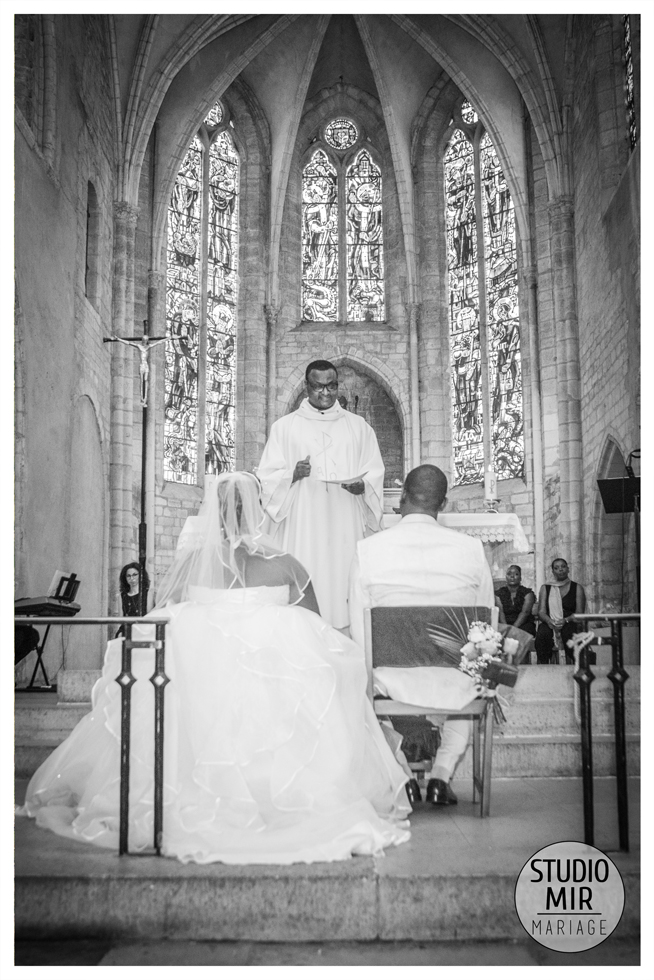 Photographe de mariage à la cathédrale Saint Spire à Corbeil Essonnes